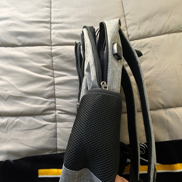 Mancro Laptop/bookbag - Picture 3 of 17